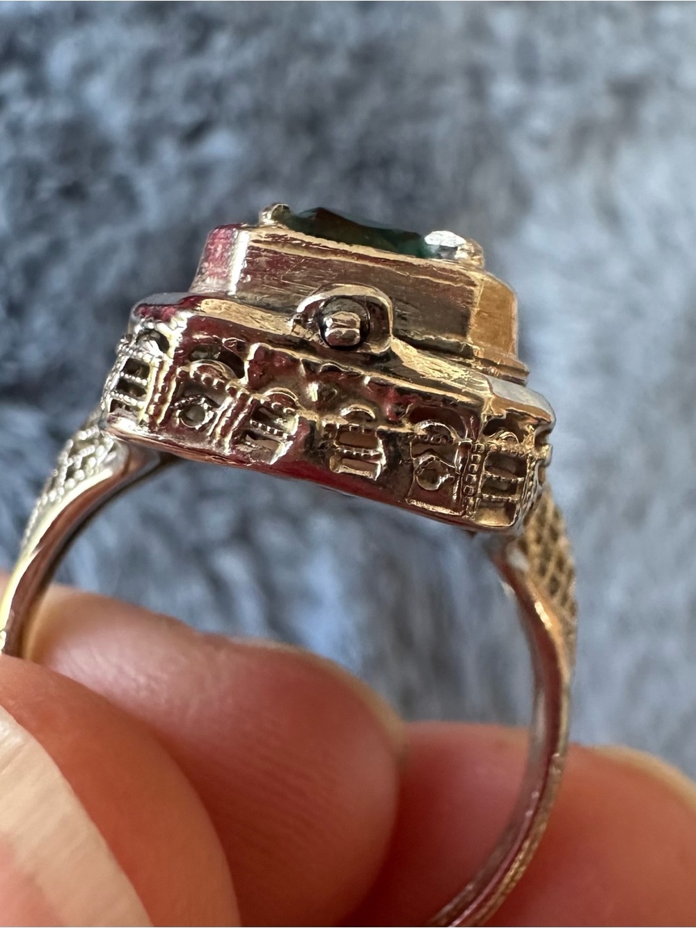 Vintage White Cameo Ring with 14k white gold filigree setting - Picture 7 of 9
